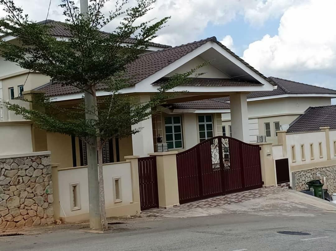 Gambang Homestay Banglomuslim Kuantan Exterior foto