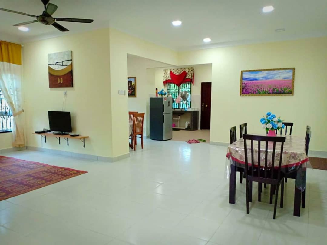 Gambang Homestay Banglomuslim Kuantan Exterior foto