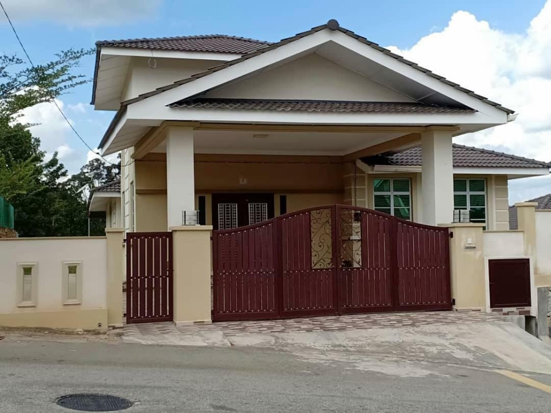 Gambang Homestay Banglomuslim Kuantan Exterior foto